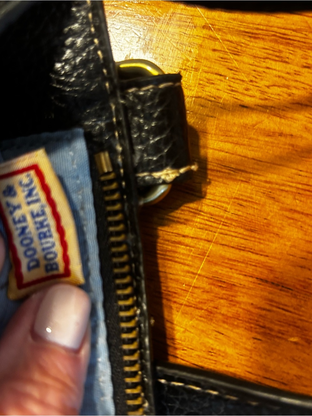 Vintage Dooney & Bourke Black and Cream Logo Shoulder Bag - Picture 5 of 8